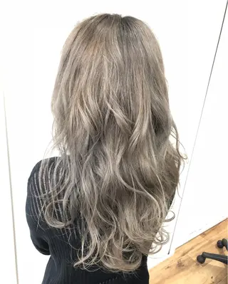 ロング カラー ヘアアレンジ Le/a谷町 野上幹太のヘアスタイル