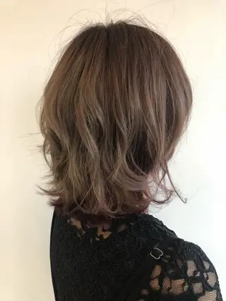 ミディアム カラー 松浦 圭希のヘアスタイル