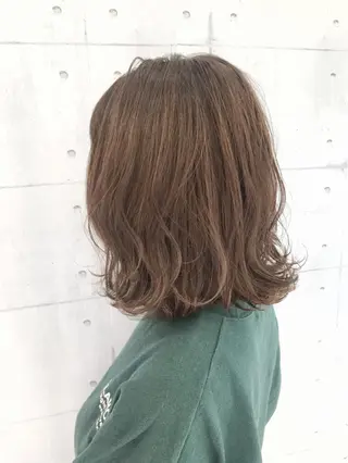ミディアム カラー 高木 麻知子のヘアスタイル
