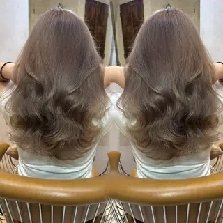 セミロング もえな /カラー/ハイトーンのヘアスタイル