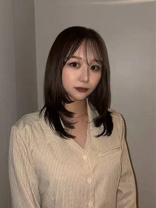 ミディアム 崎久保 優菜のヘアスタイル
