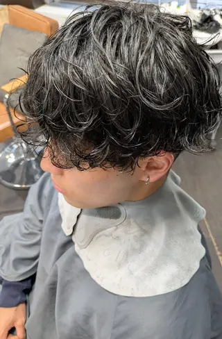 メンズ パーマ 西宮で-5歳を提供 する美容師 水野遼のヘアスタイル
