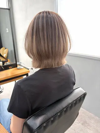 ミディアム カラー S. Hitomiのヘアスタイル