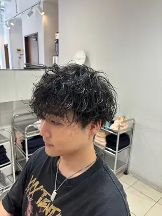 ショート パーマ メンズ 塩崎 絢世のヘアスタイル