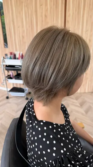 カラー 河野 愛華のヘアスタイル