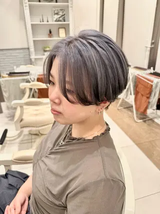 ショート カラー Loire SYURIのヘアスタイル