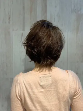 ショート カラー 若山 佳代のヘアスタイル