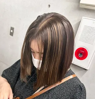 セミロング ブリーチ🐰インナー ♡ハイライト♡綾🐰のヘアスタイル