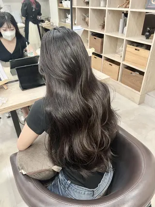 ロング 小山田 彩美のヘアスタイル