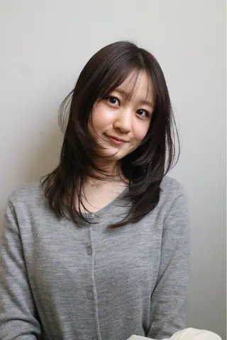 セミロング カラー AKO .のヘアスタイル