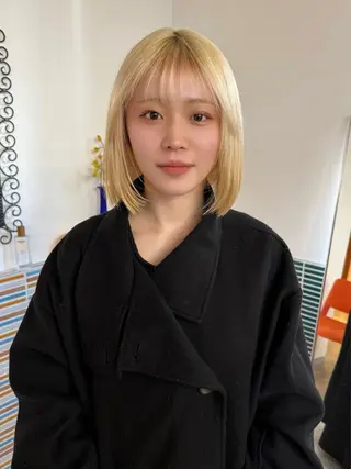 ミディアム カラー ヘアアレンジ 縮毛矯正履歴からの ブリーチ /mamiのヘアスタイル