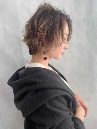 ショート カラー MOU namba ムウナンバのヘアスタイル