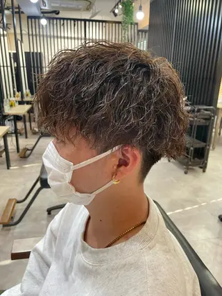 ショート パーマ メンズ 勝毛 広貴のヘアスタイル