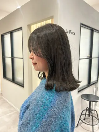 ミディアム カラー オリーブベージュ/ ブリーチなし透明感のヘアスタイル