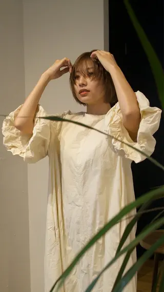 ショート mina / 透明感ベージュカラーのヘアスタイル