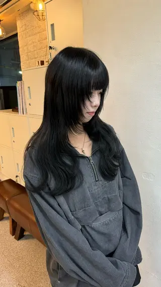 セミロング カラー レイヤーウルフ エクステ磯部のヘアスタイル