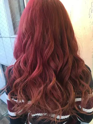 セミロング カラー パーマ ヘアアレンジ 推し活専用 【派手髪】飯野ゆかりのヘアスタイル