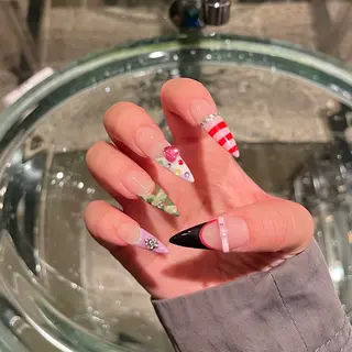 ロング Yuka ネイリストのネイルデザイン