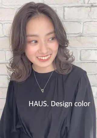 セミロング あやか 白髪ぼかしハイライトのヘアスタイル