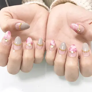 ネイル 板垣 綾乃のネイルデザイン