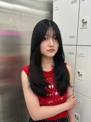 ロング カラー 抜け感レイヤー︴ ニュアンスカラーのヘアスタイル