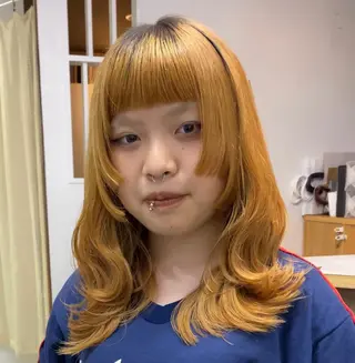 ミディアム カラー 横尾 歩のヘアスタイル