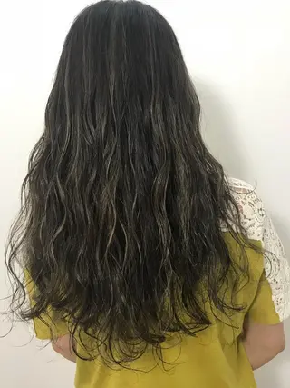 ミディアム カラー レイヤーカット 西村あきやのヘアスタイル