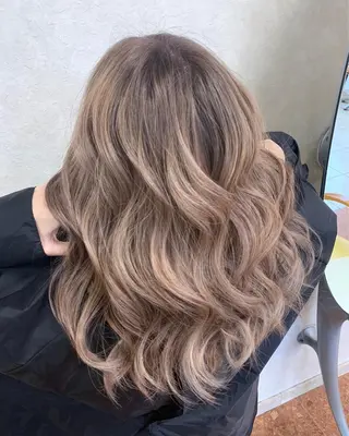 セミロング 穐田 司樹のヘアスタイル