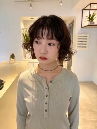 ミディアム パーマ 暖色カラー 奥村陽花のヘアスタイル