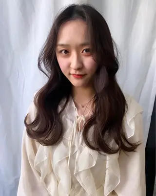 ロング カラー ヘアアレンジ 髙塚碧🇰🇷 韓国ヘア🎗️のヘアスタイル