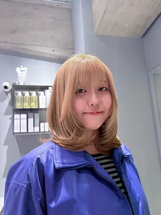ミディアム カラー NANA🦖 ハイトーンデザインのヘアスタイル