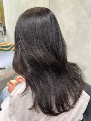カラー 上田 エミのヘアスタイル