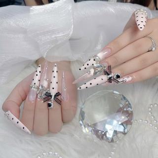 ネイル Lyna 池袋 ロングネイルのネイルデザイン