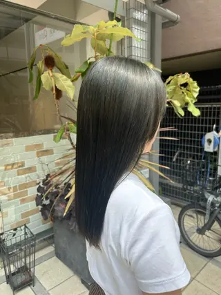 カラー 西村 優那のヘアスタイル
