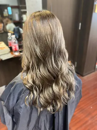 ロング カラー ヘアアレンジ Luzir⭐︎ GEN⭐︎のヘアスタイル