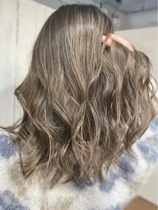 セミロング カラー 【髪質改善・矯正 ・ハイライト】ハナカのヘアスタイル