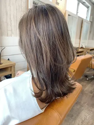 セミロング 初めてでも失敗しない 透明感カラー　Miiのヘアスタイル