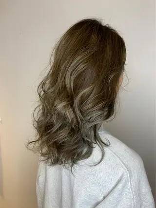 セミロング カラー 韓国風・ブリーチなし ・あり後藤 一斗店長のヘアスタイル