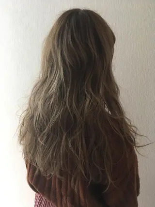 ロング カラー 白井 つづりのヘアスタイル