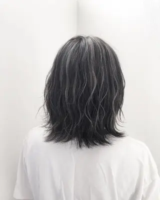 ミディアム カラー 白井 つづりのヘアスタイル