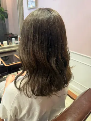 ミディアム ツヤ感カラーレイヤー カット川野莉空のヘアスタイル