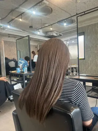 セミロング カラー 佐藤 郁のヘアスタイル
