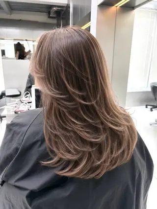 ロング 🫧バレイヤージュ/ ハイライト/ミズキのヘアスタイル