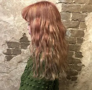 ロング カラー ブリーチ、パーマ 西部笑のヘアスタイル