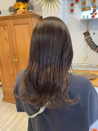 ミディアム カラー インナーカラー 推し ブリーチ 髪質改善のヘアスタイル