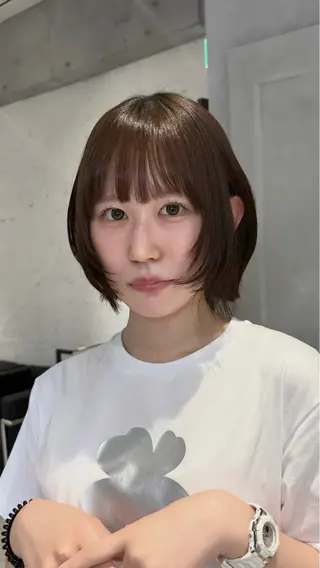 ショート あんな🦋レイヤー カット/透明感カラーのヘアスタイル