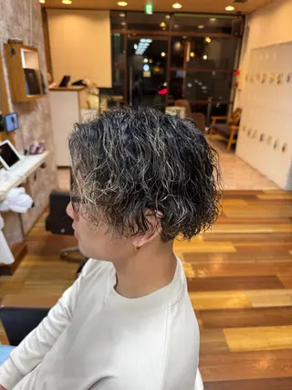 パーマ メンズ ブリーチカラー🌈 ✄﻿杉山来輝金沢文庫のヘアスタイル