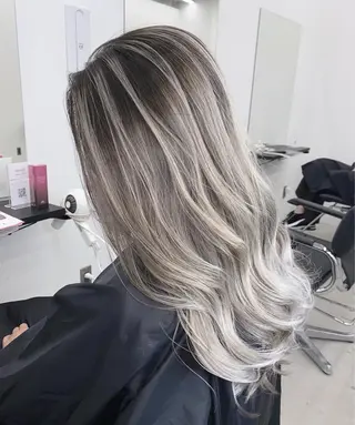 セミロング カラー ブリーチ 透明感HIDEのヘアスタイル
