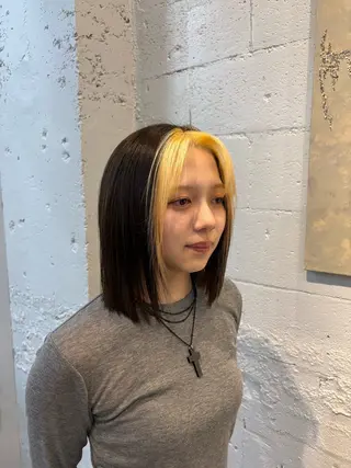 ミディアム カラー 久貝 莉子のヘアスタイル