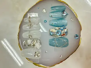 ロング Queeens nailのネイルデザイン